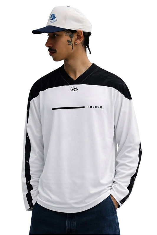 CAMISETA TRANSPIRABLE CON CUELLO EN PICO